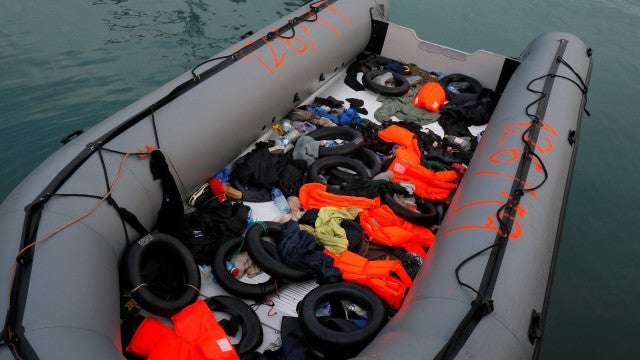 Paquistão diz que 300 migrantes do país morreram no naufrágio próximo à Grécia