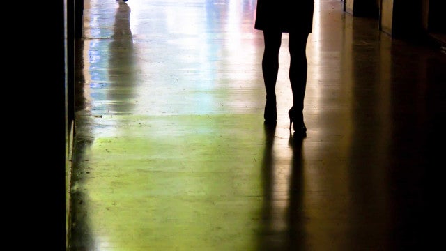 Britânico é espancado e assaltado por gangue de mulheres de minissaia