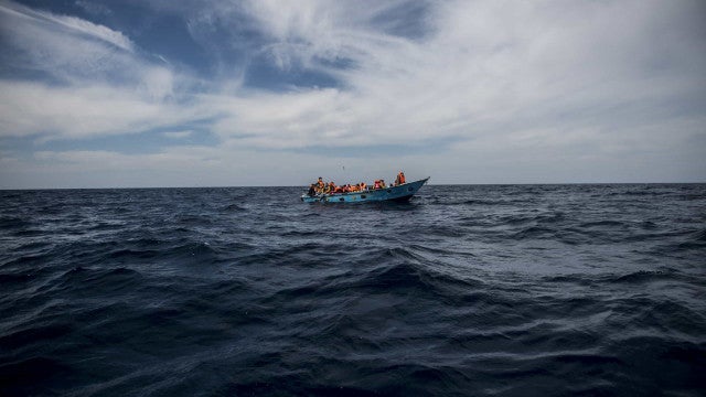 ONG espanhola resgata 117 imigrantes que deixaram a Líbia de barco