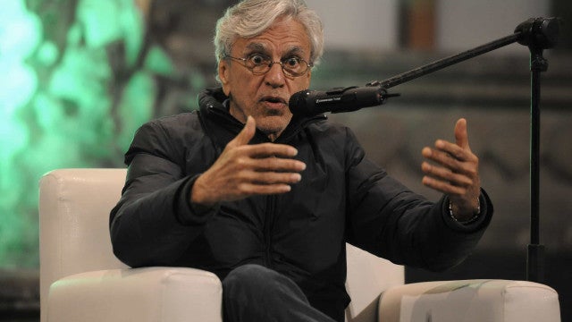 Caetano Veloso é convidado por papa Francisco para evento no Vaticano