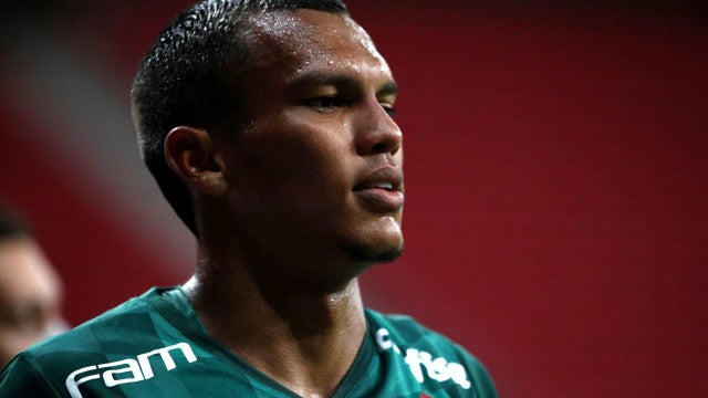 Ex-Palmeiras, Gabriel Verón se lesiona em jogo valendo R$ 50 mil e pode ter contrato rescindido