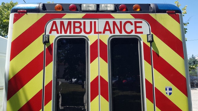 Bebê de 15 meses morre após ficar preso num portão em França