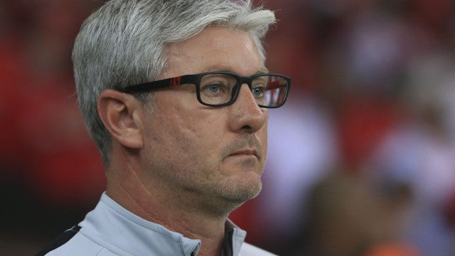 Odair Hellmann não resiste à derrota do Santos em clássico e é demitido