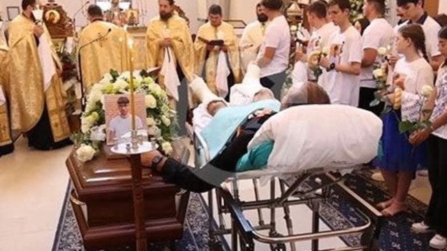 Tragédia no trabalho: Jovem morre e pai, ferido, vê o velório em uma maca