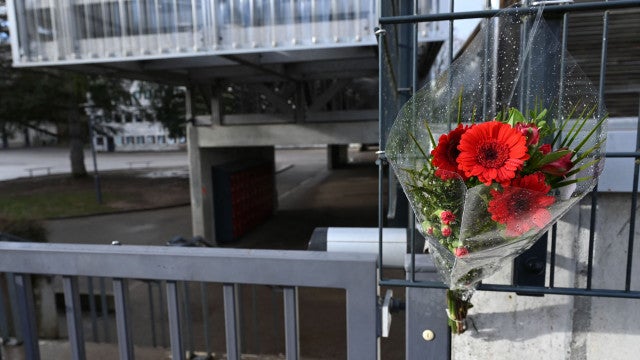 Adolescentes são condenados por bullying após suicídio de rapaz gay