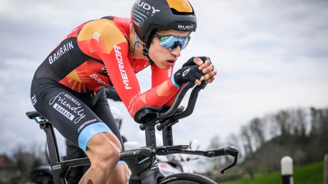 Ciclista não resiste a queda na Volta à Suíça e morre aos 26 anos