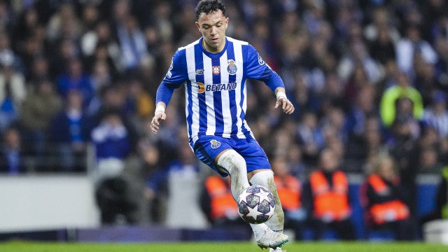 PSG e Tottenham disputam a contratação de ex-atacante do Grêmio, diz jornal