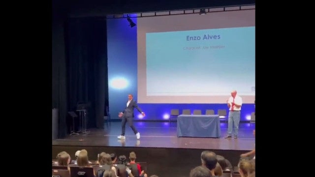 Filho de Marcelo imita Cristiano Ronaldo na formatura