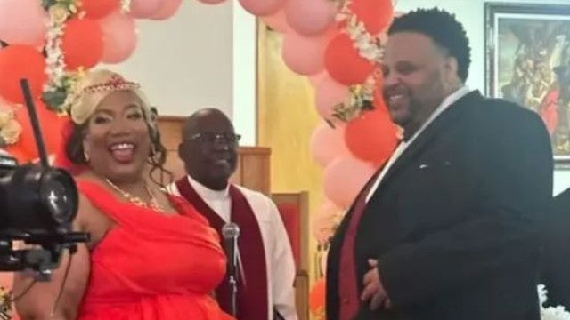 " Se casou e ficou viúva em 10 minutos". Noivo morre após sair da igreja