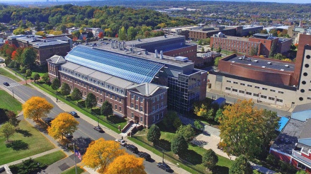 Faxineiro causa prejuízo de R$ 6 milhões ao desligar alarme sonoro de freezer de um centro de pesquisa