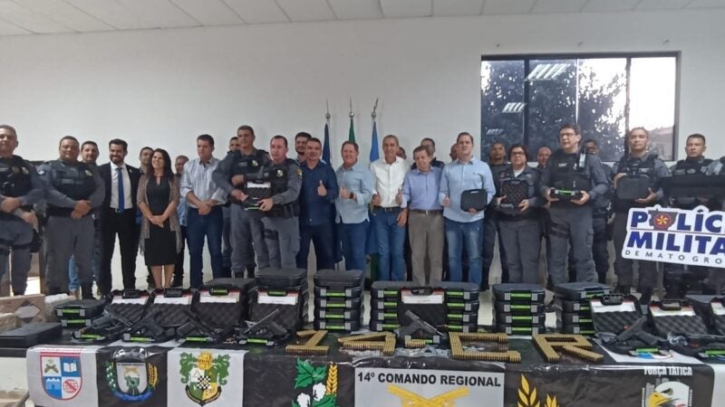 Sesp entrega pistolas Glock para Comandos Regionais em Peixoto de Azevedo e Nova Mutum