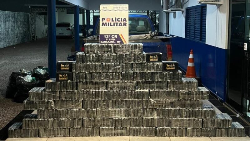 Polícia Militar apreende 542 quilos de cocaína dentro de veículo