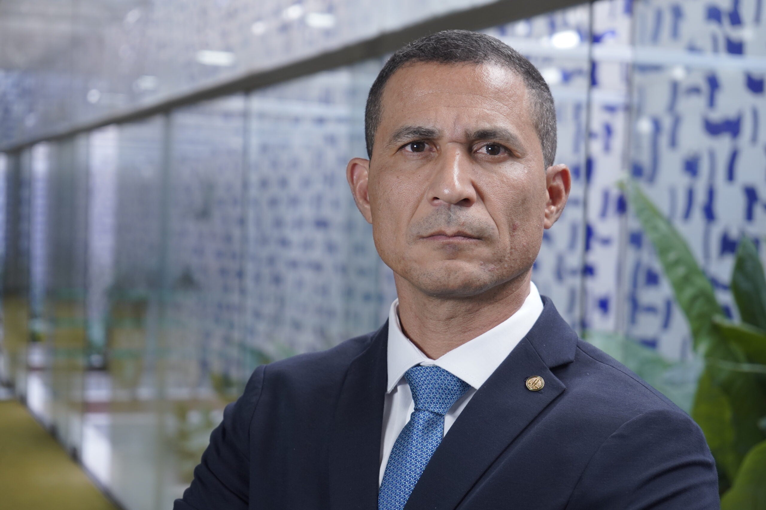 Na esteira do retrocesso, Lula quer o fim do setor de armas