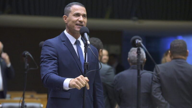 “Acabar com escolas cívico militares é mais uma escalada de retrocessos no Governo Lula”, avalia deputado Coronel Assis