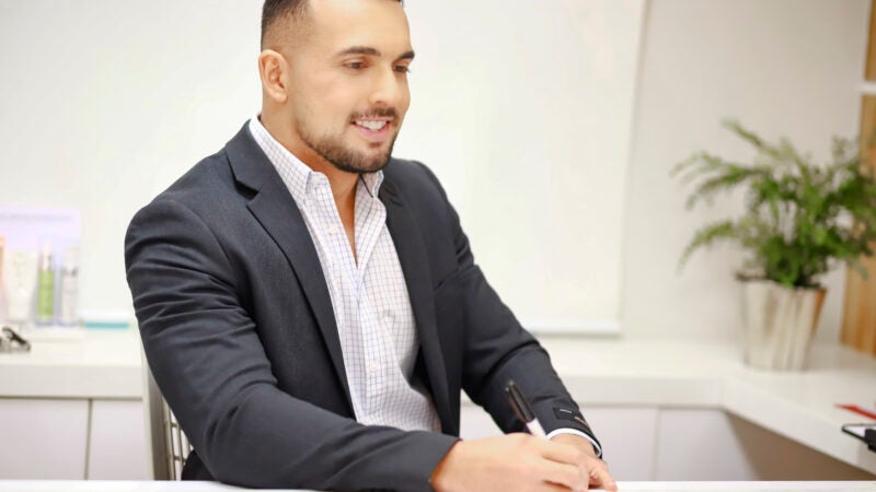 Substituir açúcar por adoçante não emagrece