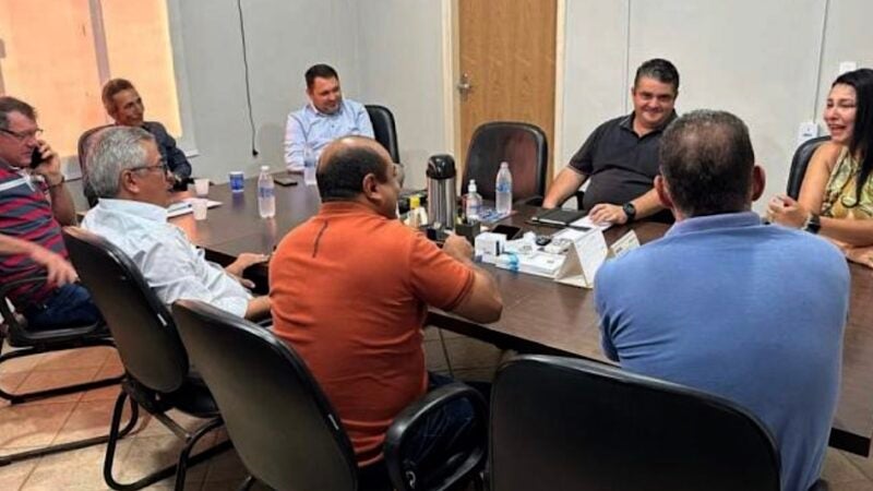 Prefeito anuncia vereadora como líder na câmara em Guarantã