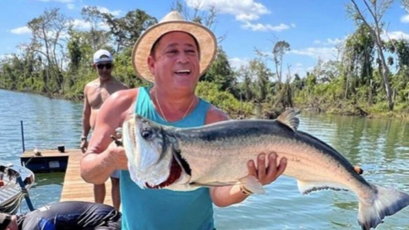 Cantor Leonardo pega peixe grande em rio no Teles Pires