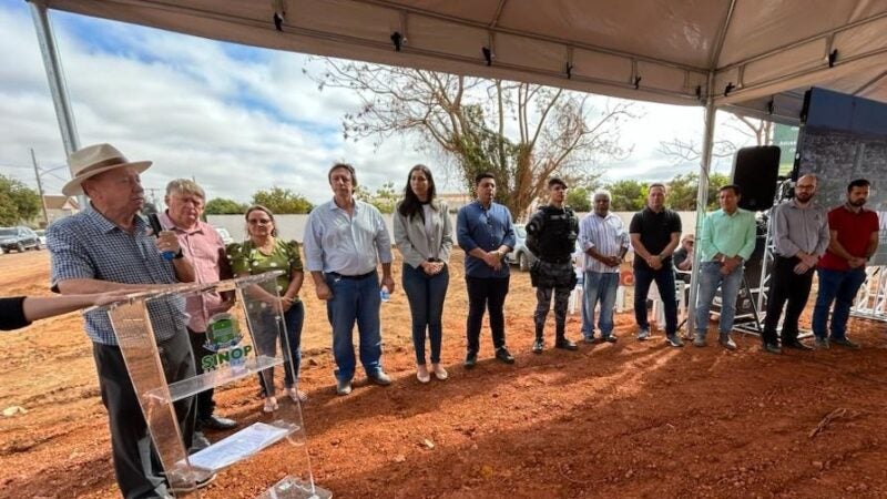 Prefeito assina ordem de serviço para pavimentação de estrada e ruas em Sinop  