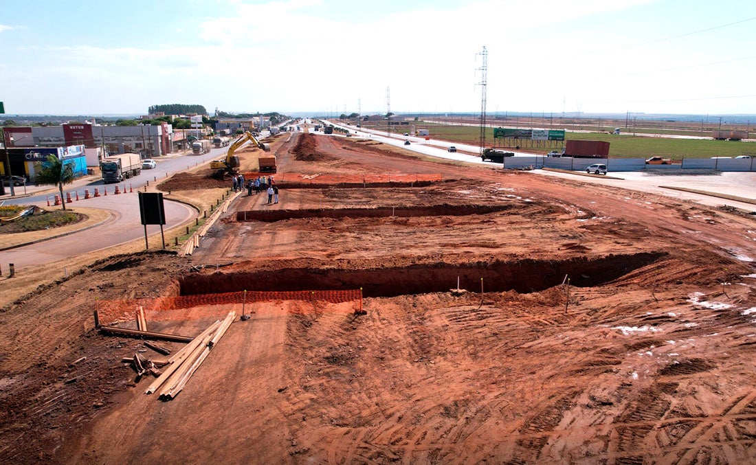 Prefeitura alerta condutores para desvios em área de obras de viaduto na BR-163 em Nova Mutum  