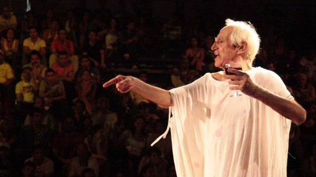 Zé Celso é internado em São Paulo após incêndio em seu apartamento na zona sul