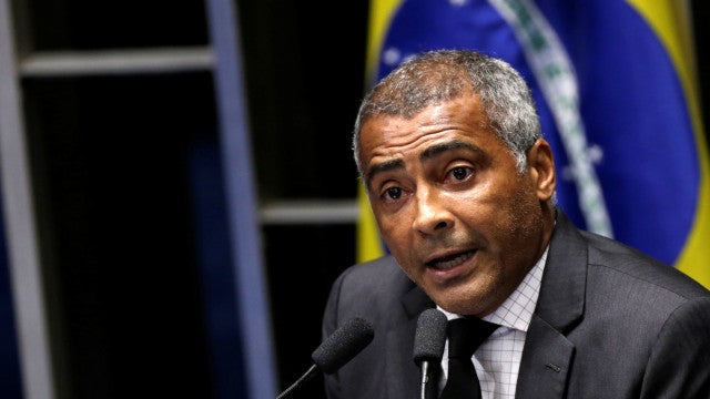Romário segue melhorando e tem previsão de alta para os próximos dias