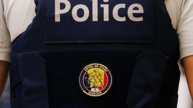 Filho detido por matar e desmembrar a mãe; restos mortais em freezer