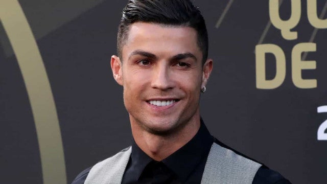 Cristiano Ronaldo se torna o jogador de futebol mais bem remunerado da história
