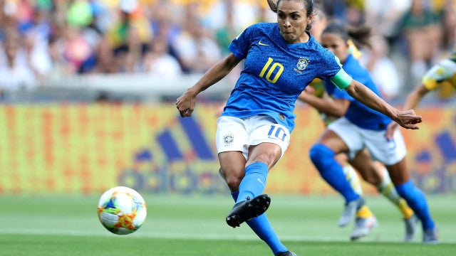 Marta treina normalmente com seleção brasileira; Nycole permanece fora