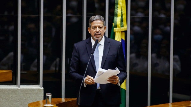 Lira: Arcabouço será votado com alterações mínimas, mas só em agosto