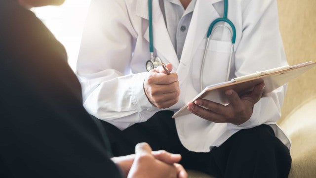 Falsos médicos compraram diplomas por até R$ 400 mil, diz TV