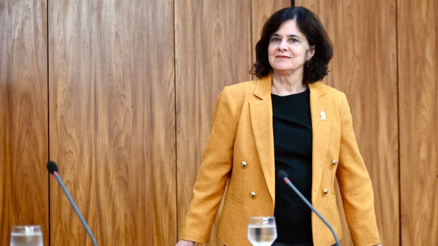 Ministra anuncia memorial da Covid e cita "política desastrosa" com 700 mil mortes