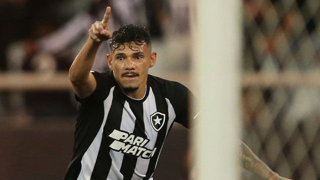 Santos encara o líder Botafogo e tenta validar esforços de reconstrução