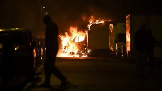 Confrontos após morte de Nahel espelham medo da polícia entre jovens periféricos da França