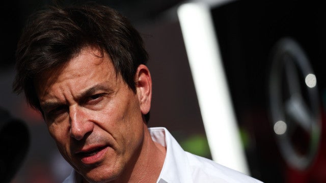 Toto Wolff explica bronca em Hamilton após reclamações: ‘Precisava acalmar as coisas’