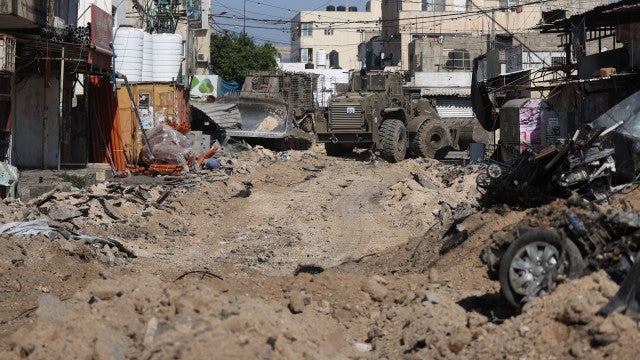 Israel mata ao menos 8 palestinos na maior incursão à Cisjordânia em 20 anos