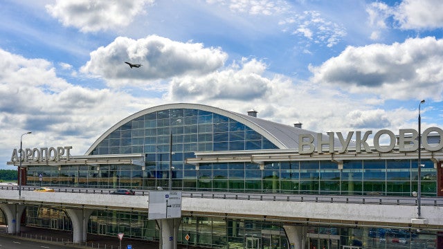 Ataque com drones fecha aeroporto internacional em Moscou