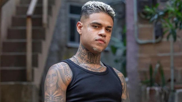 MC Cabelinho joga dinheiro para o público em campeonato de jiu-jitsu