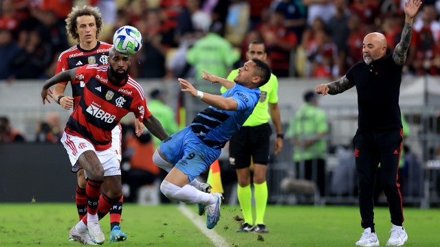 Flamengo vira contra Athletico em casa e larga na frente na Copa do Brasil