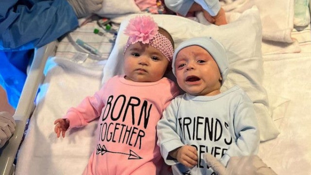 Mãe de quadrigêmeos escreve carta para bebê que não sobrebreviveu