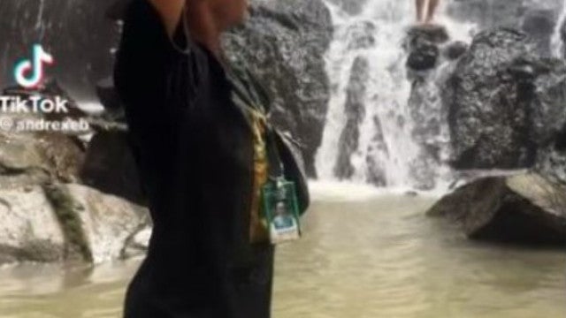 Guia ajuda turistas a tirarem a ‘foto perfeita’ com demonstração de poses