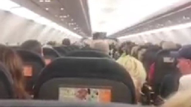 Avião "pesado": companhia aérea pede para 20 passageiros desembarcarem