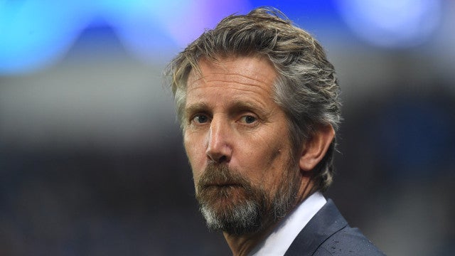 Estável, Van der Sar permanece em cuidados intensivos, mas condição ainda é ‘preocupante’