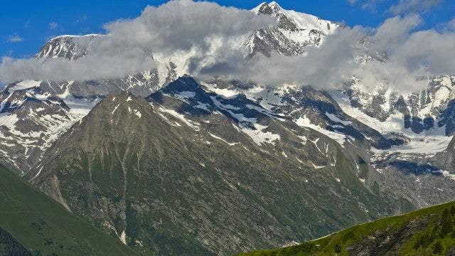Turista morre ao cair de altura de quase 50 m durante caminhada na França