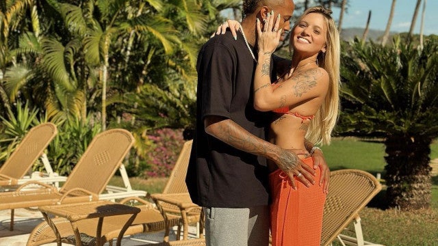 Após um mês de namoro, namorada de Éder Militão tatua nome do jogador