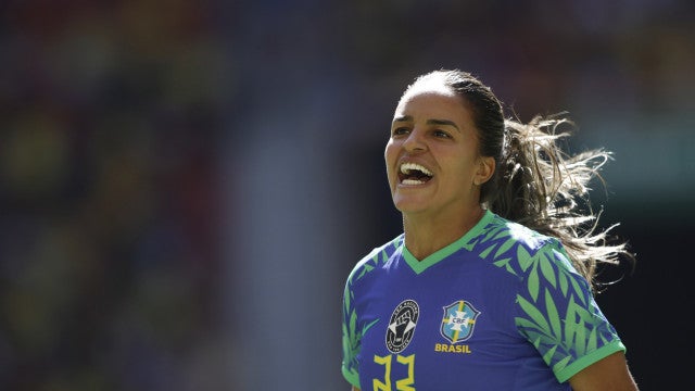 Gabi Nunes celebra chance de jogar Copa do Mundo após três lesões no joelho
