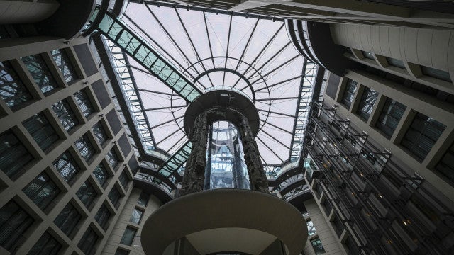 Causa de destruição de aquário gigante em Berlim é desconhecida 6 meses depois