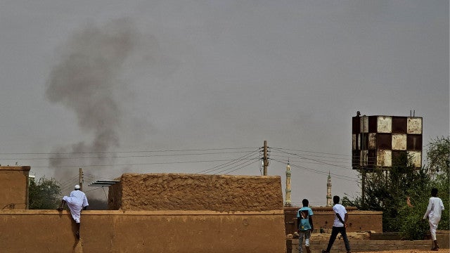 Vala comum com 87 corpos é encontrada no Sudão, mergulhado em conflito civil