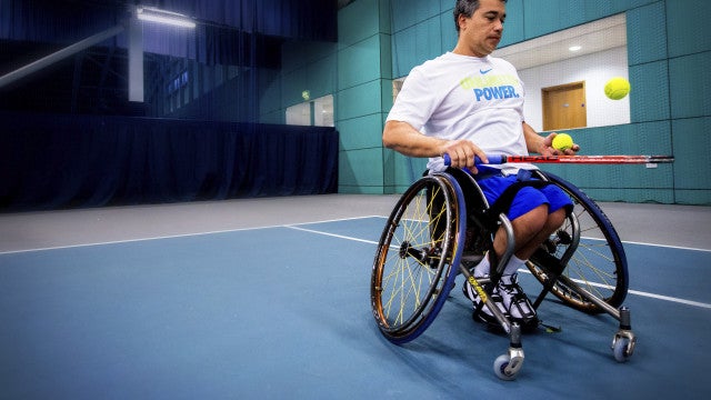 Companhia aérea oferece US$ 60 para consertar cadeira de rodas de até R$ 60 mil quebrada em voo