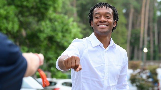 Inter de Milão anuncia a contratação do colombiano Cuadrado, dispensado pela rival Juventus