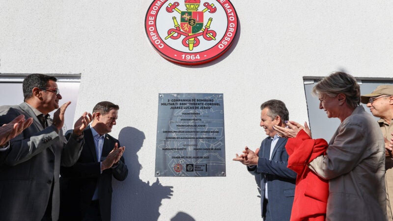 Governador inaugura nova sede dos bombeiros e entrega 51 veículos em Cuiabá